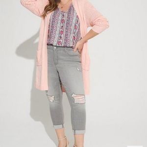 NWT 🆕 TORRID BOYFRIEND STRAIGHT SUPER SOFT GREY JEANS (short)
